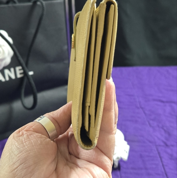 VINTAGE CHANEL LONG WALLET COCO BUTTON YELLOW LEATHER - Picture 11 of 13